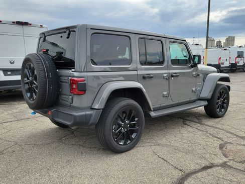 Used 2023 Jeep Wrangler Unlimited Sahara w/ Cold Weather Group AWD/4WD image 4
