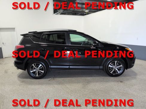 Used 2017 Toyota RAV4 XLE AWD/4WD image 2