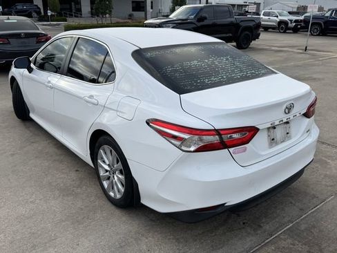 Used 2018 Toyota Camry LE image 7