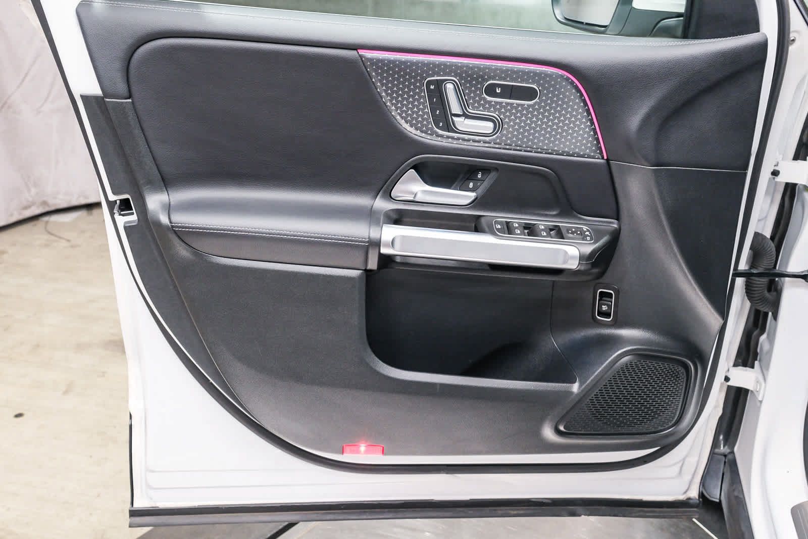 Used 2024 Mercedes-Benz GLB 250 image 27