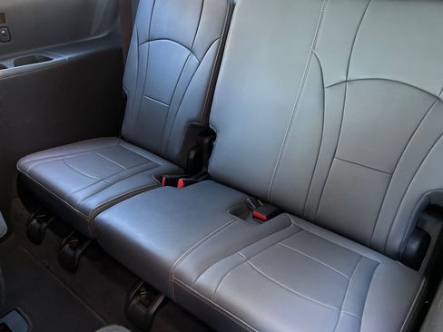 Used 2024 Buick Enclave Premium image 20