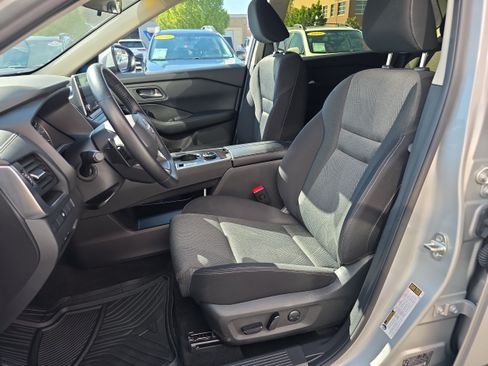 Used 2025 Nissan Rogue SV AWD/4WD image 10