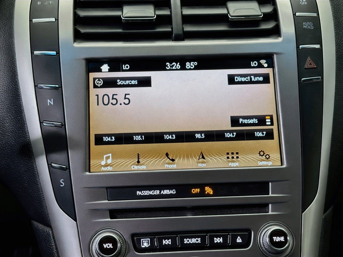 Used 2018 Lincoln MKZ Reserve FWD image 9