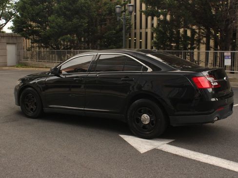 Used 2015 Ford Taurus Police Interceptor FWD image 9