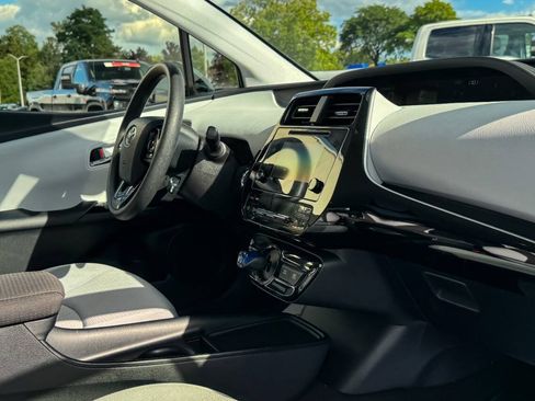 Used 2019 Toyota Prius LE FWD image 12