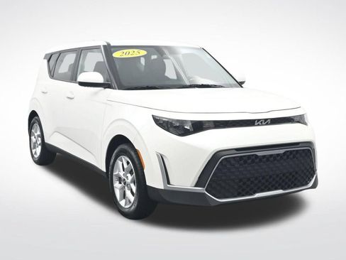Used 2025 Kia Soul LX w/ LX Technology Package FWD image 3