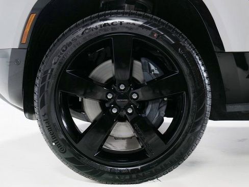 New 2026 Land Rover Defender 110 X-Dynamic SE image 9