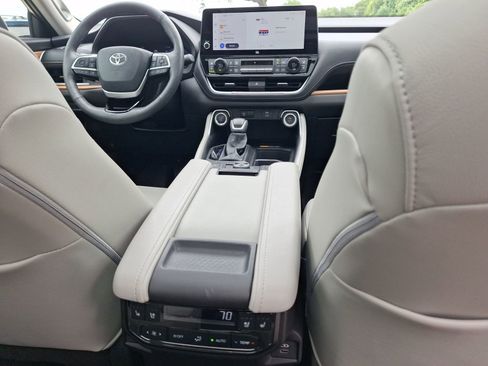 Used 2026 Toyota Grand Highlander AWD image 31