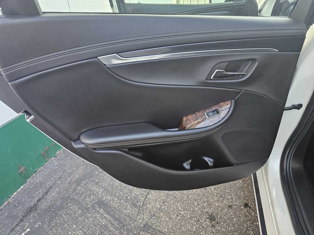 Used 2014 Chevrolet Impala LT w/ Convenience Package FWD image 13