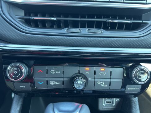 New 2026 Jeep Compass Latitude image 17