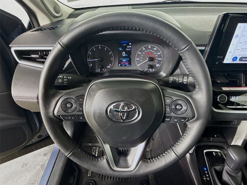 Used 2025 Toyota Corolla Cross LE w/ Moonroof Package image 13