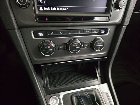 Used 2016 Volkswagen e-Golf SEL Premium w/ Driver Assistance Package image 26