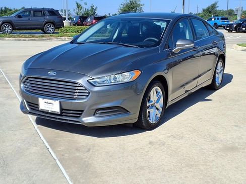 Used 2013 Ford Fusion SE FWD image 3