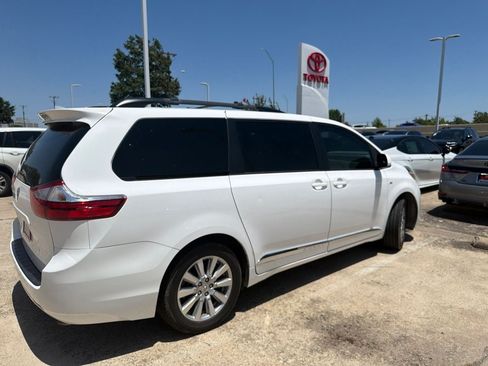 Used 2017 Toyota Sienna LE AWD/4WD image 10