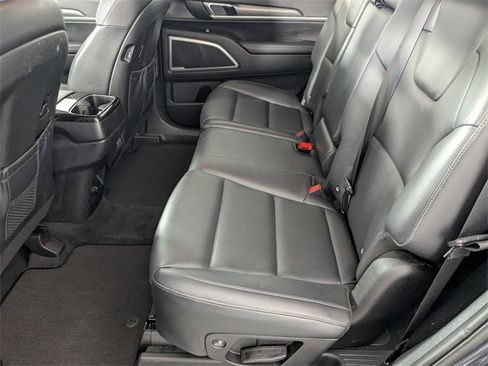 Used 2022 Kia Telluride LX image 24