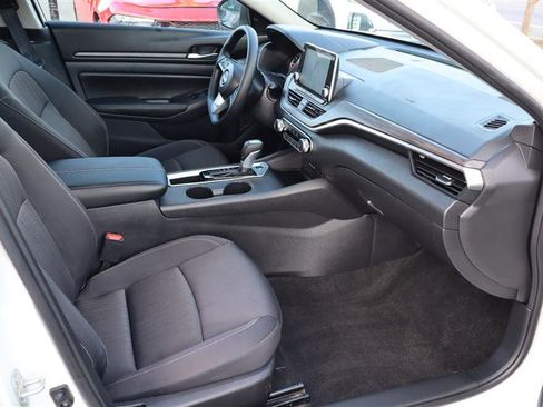 Used 2025 Nissan Altima 2.5 SV image 14