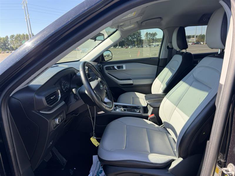 Used 2021 Ford Explorer XLT w/ Equipment Group 202A AWD/4WD image 16