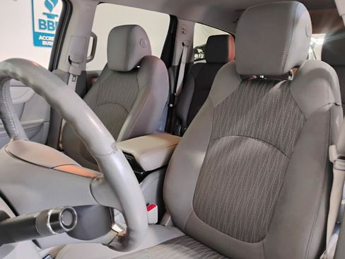Used 2017 Chevrolet Traverse LT FWD image 36