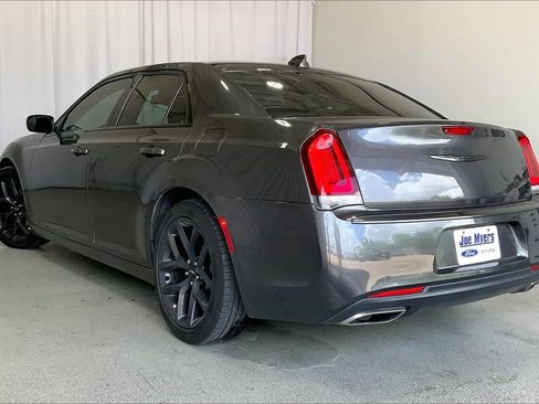 Used 2020 Chrysler 300 Touring w/ Sport Appearance Package RWD image 5