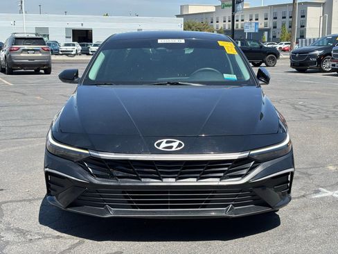 Used 2024 Hyundai Elantra SE FWD image 11