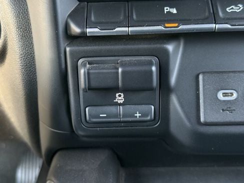 Used 2022 GMC Sierra 1500 AT4 w/ AT4 Preferred Package AWD/4WD image 21