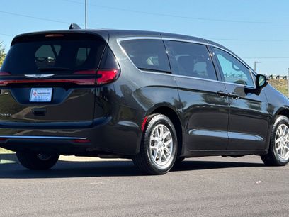 Used 2023 Chrysler Pacifica Touring-L