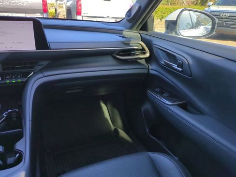 Used 2024 Toyota Crown Limited image 16