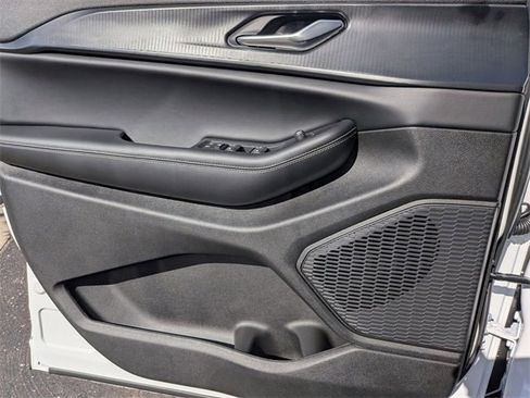 New 2025 Jeep Grand Cherokee Altitude image 15