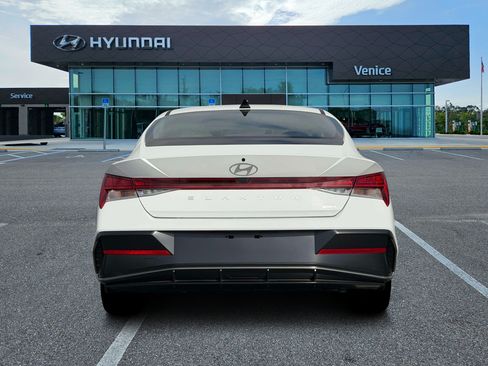 New 2026 Hyundai Elantra Limited FWD image 25