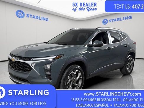 Certified 2025 Chevrolet Trax LT w/ Driver Confidence Package image 1