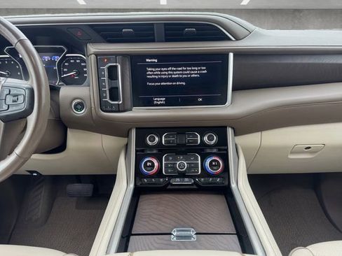 Used 2021 GMC Yukon Denali w/ Denali Premium Package image 3