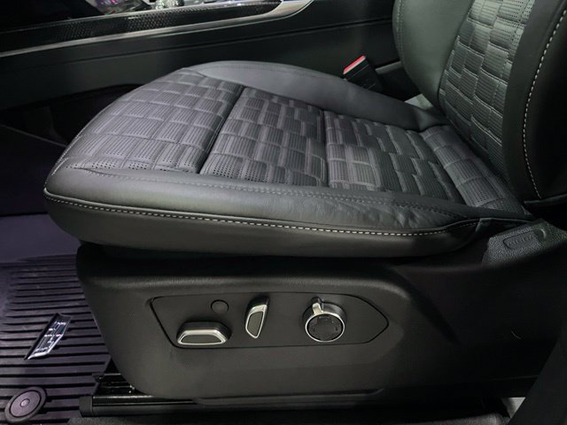 Used 2026 Cadillac Escalade V w/ LPO, ONYX Package AWD/4WD image 32