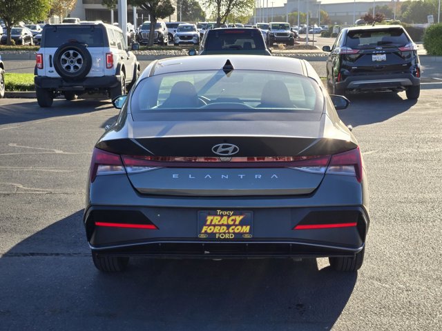 Used 2025 Hyundai Elantra SE FWD image 5
