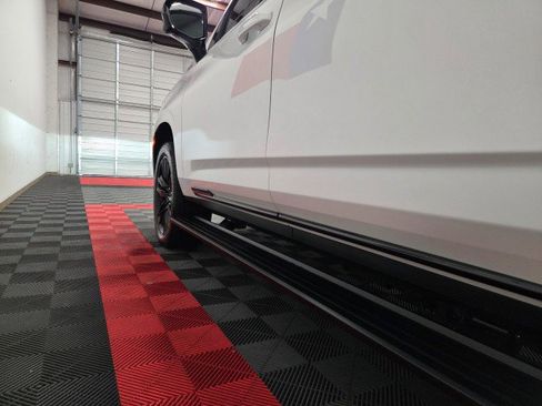 Used 2023 Cadillac Escalade ESV Sport Platinum w/ LPO, ONYX Package image 31