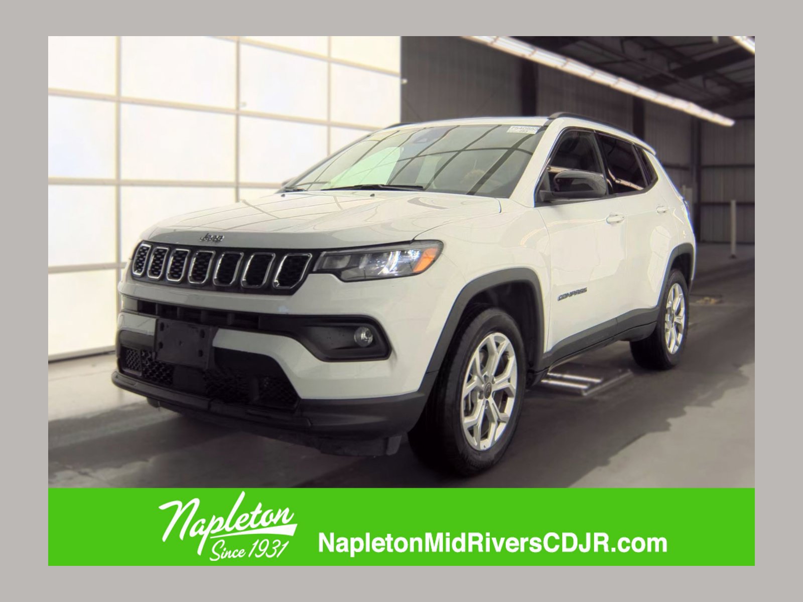 Used 2025 Jeep Compass Latitude w/ Sun & Sound Group AWD/4WD image 1