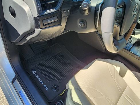 Used 2024 Lexus ES 300h Ultra Luxury w/ Accessory Package (Z2) FWD image 27