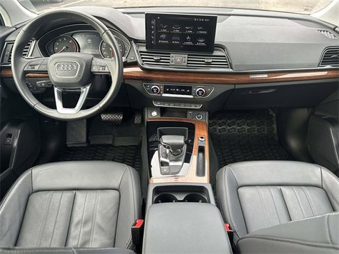 Used 2023 Audi Q5 2.0T Premium w/ Convenience Package image 17