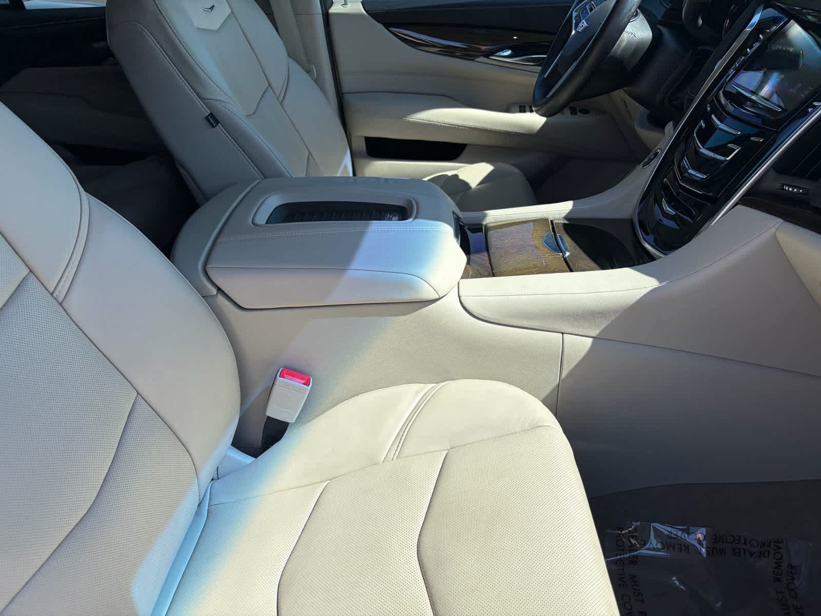 Used 2018 Cadillac Escalade Premium Luxury AWD/4WD image 11