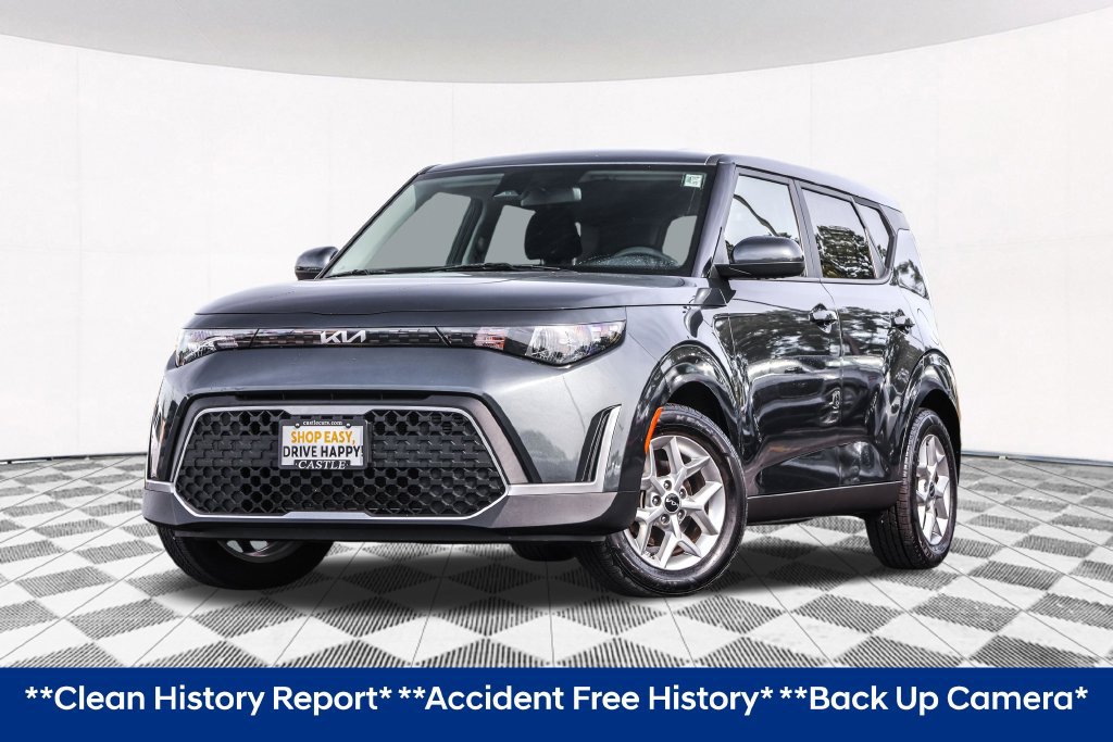 Used 2024 Kia Soul LX w/ Option Group 015 FWD image 2