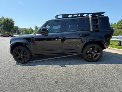 Used 2025 Land Rover Defender 110 X-Dynamic SE AWD/4WD image 3