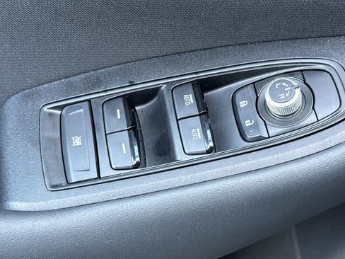 Used 2025 Subaru Outback Premium image 11