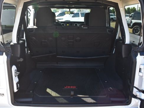Used 2021 Jeep Wrangler Unlimited Sahara w/ Safety Group AWD/4WD image 16