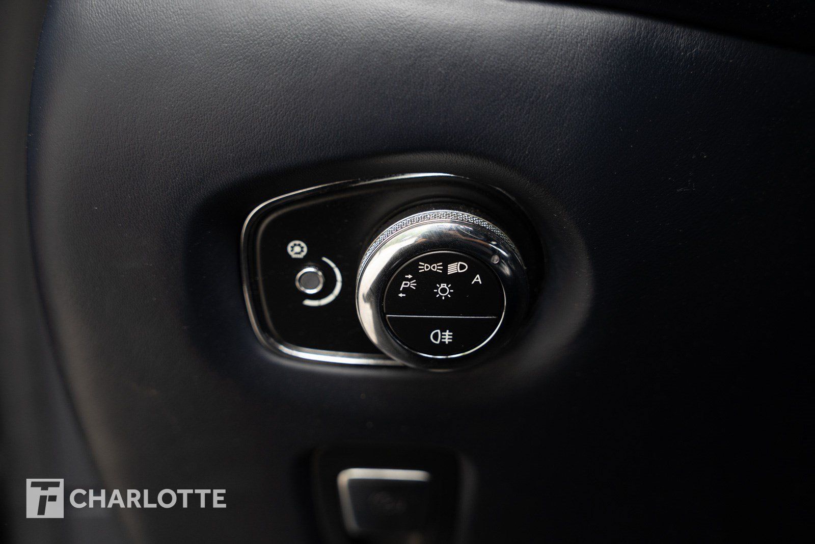Used 2019 Aston Martin DB11 Volante RWD image 25