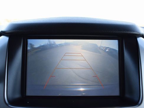 Used 2018 Chevrolet Suburban LT image 21