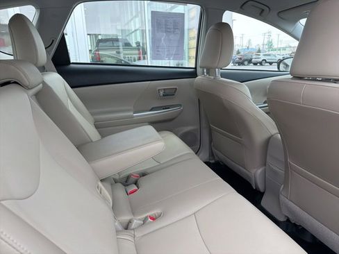 Used 2017 Toyota Prius V Four image 30