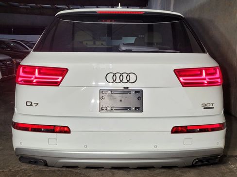 Used 2017 Audi Q7 3.0T Premium image 11