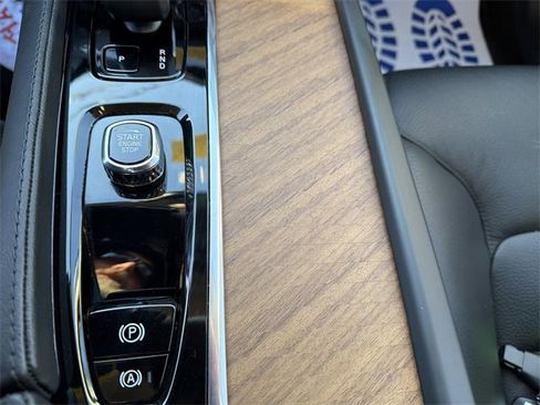 Used 2023 Volvo XC90 B5 Plus image 23