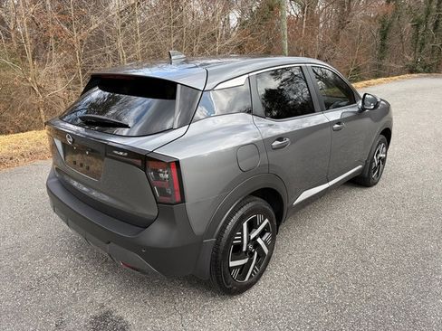 Used 2025 Nissan Kicks SV w/ Charging Package image 6