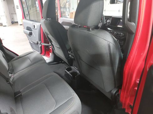 Used 2025 Jeep Wrangler Unlimited Sport AWD/4WD image 11