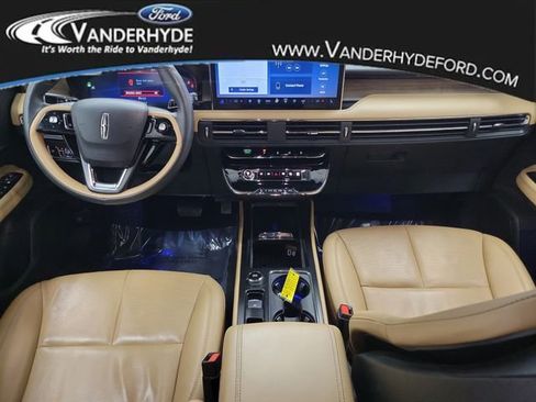 Used 2023 Lincoln Corsair Reserve w/ Equipment Group 201A image 11